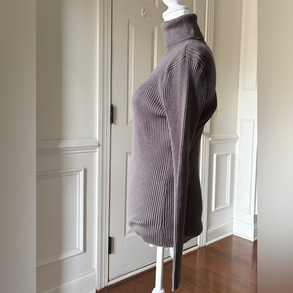 AVALIN Gray Turtle Neck Size Medium - Picture 2 of 4